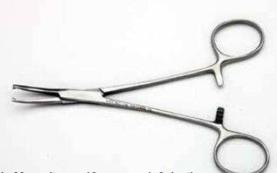 Гемостатичний зажим зігнутий Кохера (із зубцями)